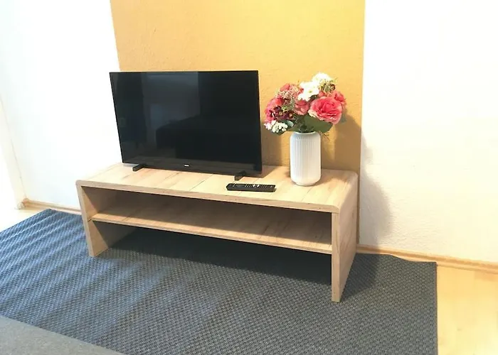 Nette Wohnung Gute Austattung Parkplatz Terrasse