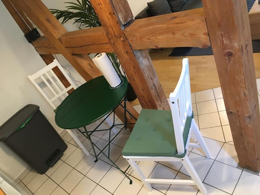 Nette Gute Austattung Parkplatz Terrasse *